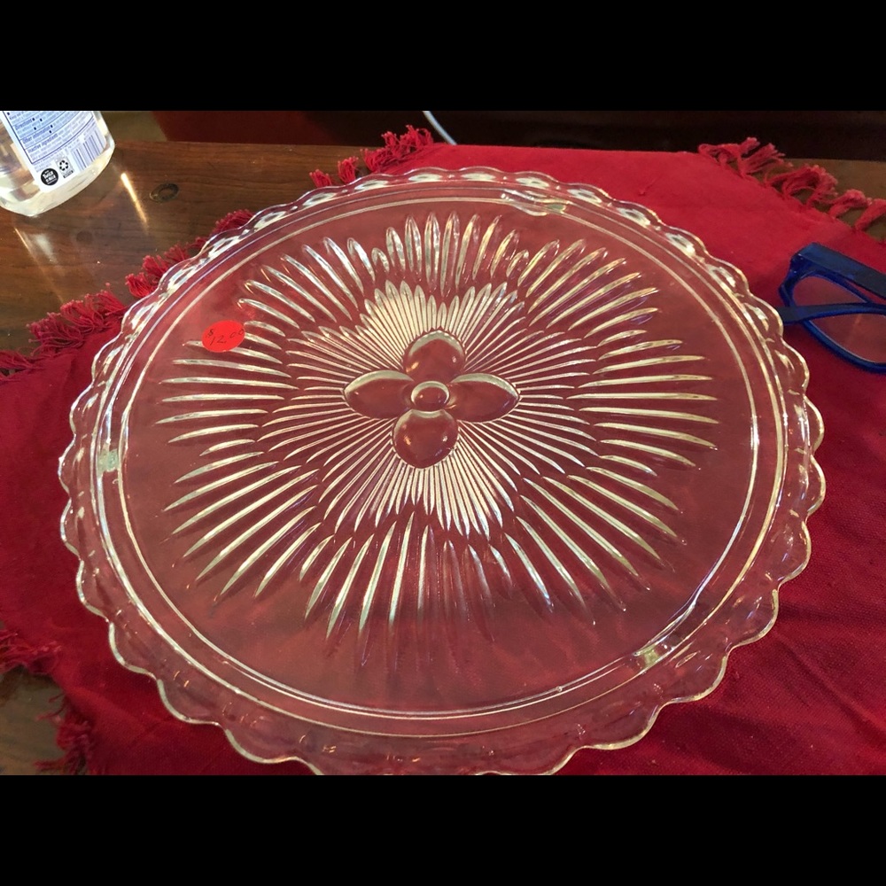 Depression crystal cake dish